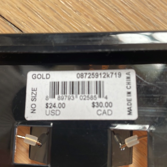 NWT BCBGeneration Gold Earings - Picture 4 of 6